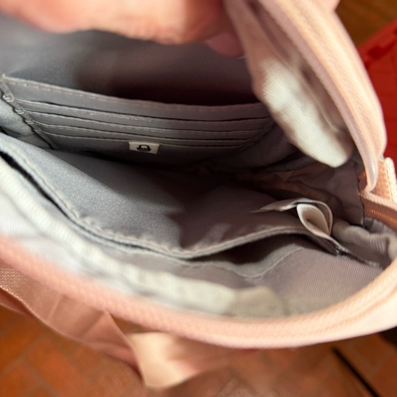 Baggalini Small Soft Pink Messenger Bag w Multiple Pockets - Picture 6 of 6